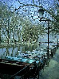 Annecy , le canal , le Pont des Amours et le Lac